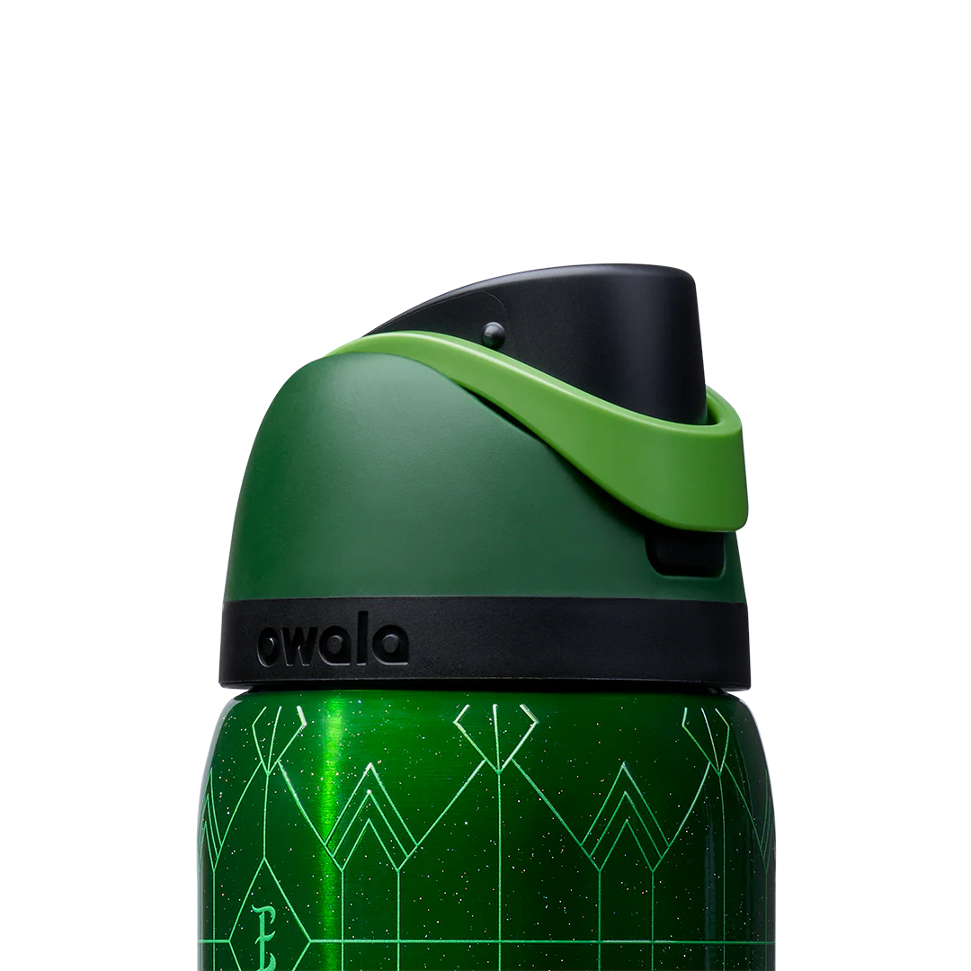 Owala FreeSip 32oz - Elphaba x Wicked | Botella de acero inoxidable (Edición Limitada)